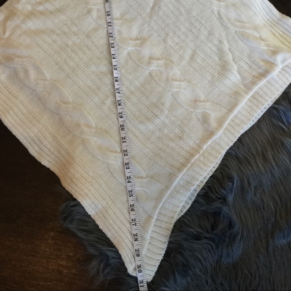 Arden B poncho - Picture 6 of 7